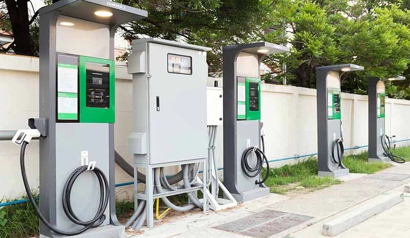 Tendances d'innovation et de d&eacute;veloppement des pr&eacute;sentoirs de bornes de recharge