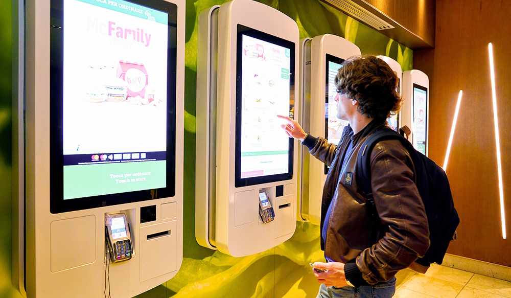 DivDat ajoute des distributeurs de titres de transport aux bornes de paiement libre-service.