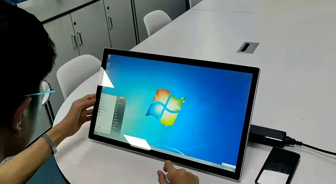 Moniteur tactile &agrave; cadre ferm&eacute; (3A)