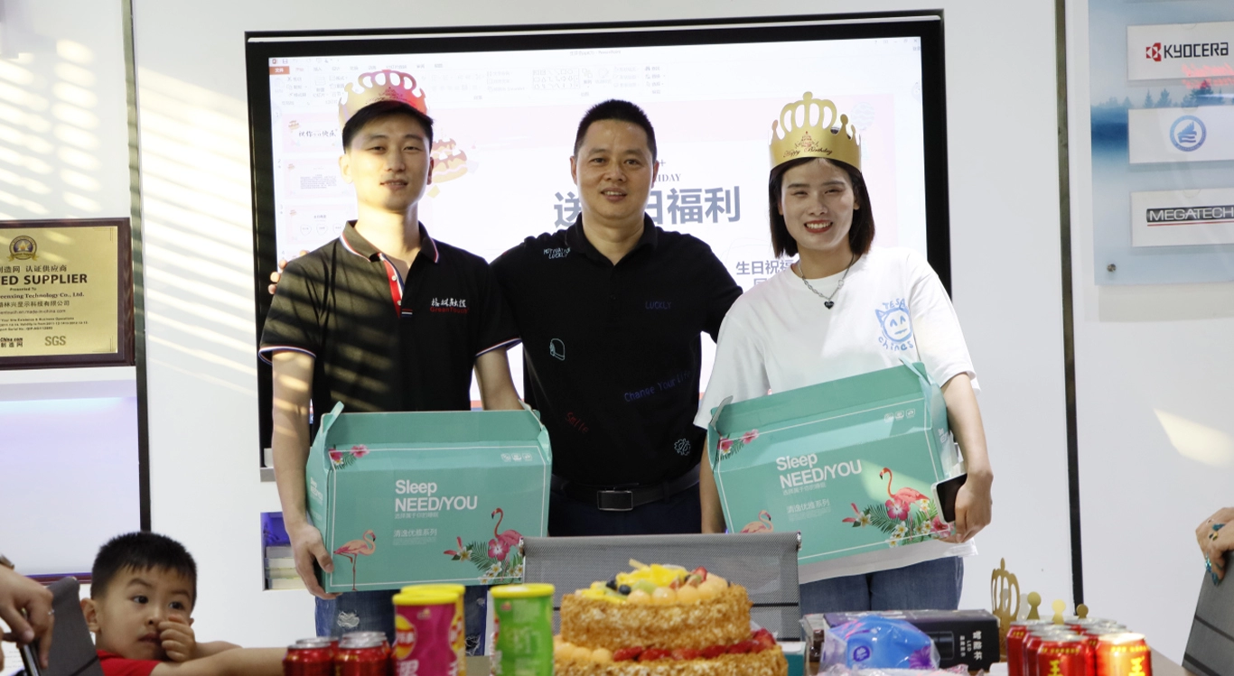 F&ecirc;te d'anniversaire du personnel en avril 2020