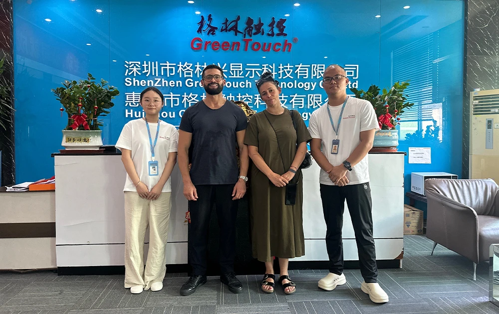 Un client belge visite l'usine GreenTouch pour un projet d'&eacute;cran tactile &agrave; cadre LED